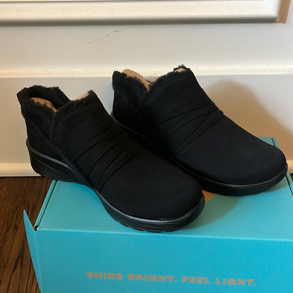 Bzees Glide black 7W new in box